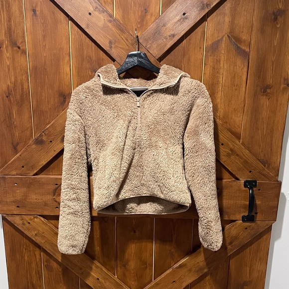 Aritzia Sunday Best Teddy Bear Sweater - Picture 1 of 3